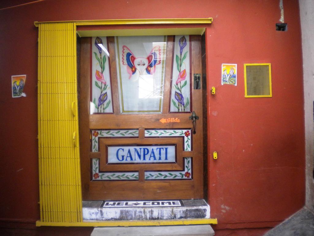 Ganpati Guest House Varanasi Exterior foto